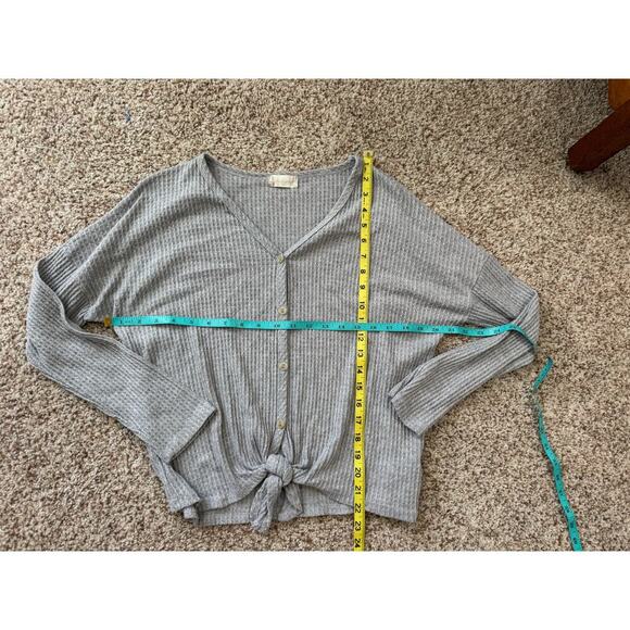 Altar'd State Shirt, size Medium, Gray Thermal - Picture 2 of 7